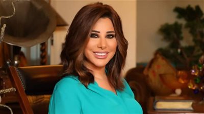 شاب بلا ادنى خجل اقترب من نجوى كرم ورمى الدولارات عليها ما فعلته به في المسرح صدم الجميع!!