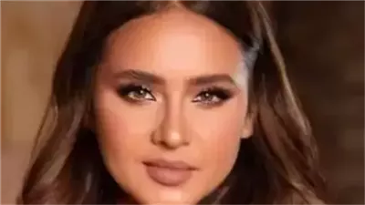 بعد طلاقها بأيام الفنانة نيللي كريم تنشر صورة لها وهي في وضع غريب مع الشخص الي كان السبب في طلاقها