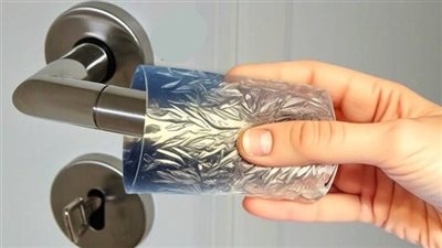 لماذا نضع كوب علي مقبض الباب عند السفر ؟