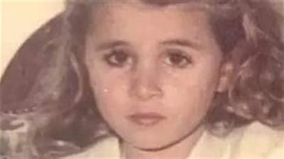 هذه الطفلة في الصورة أصبحت أشهر فنانة عربية في مصر وحازت على جائزة أفضل ممثلة عام 2016.. لن تصدّق من هي!!