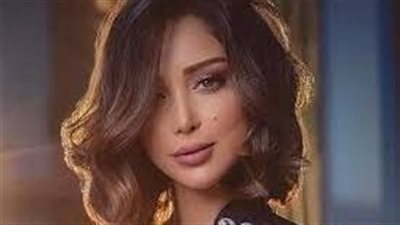 بسمة بوسيل بإطلالة جميلة مع عمرو دياب