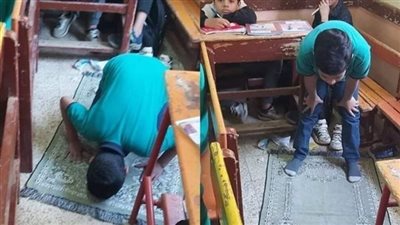 التحق طالب جديد بكلية الزراعة في إحدى جامعات مصر، وعندما حان وقت الصلاة